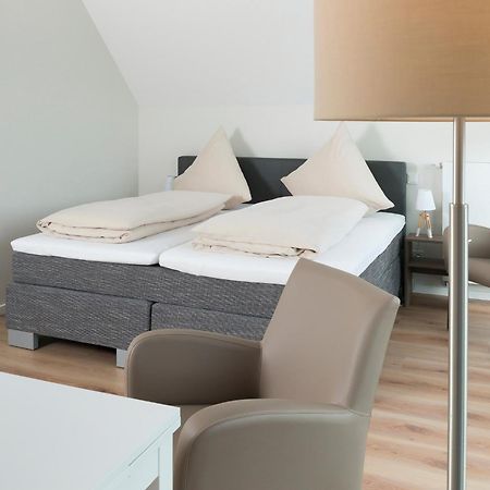 Ostsee - Reetdachhaus Nr 36 "Warder" Im Strand Resort Heiligenhafen Bagian luar foto