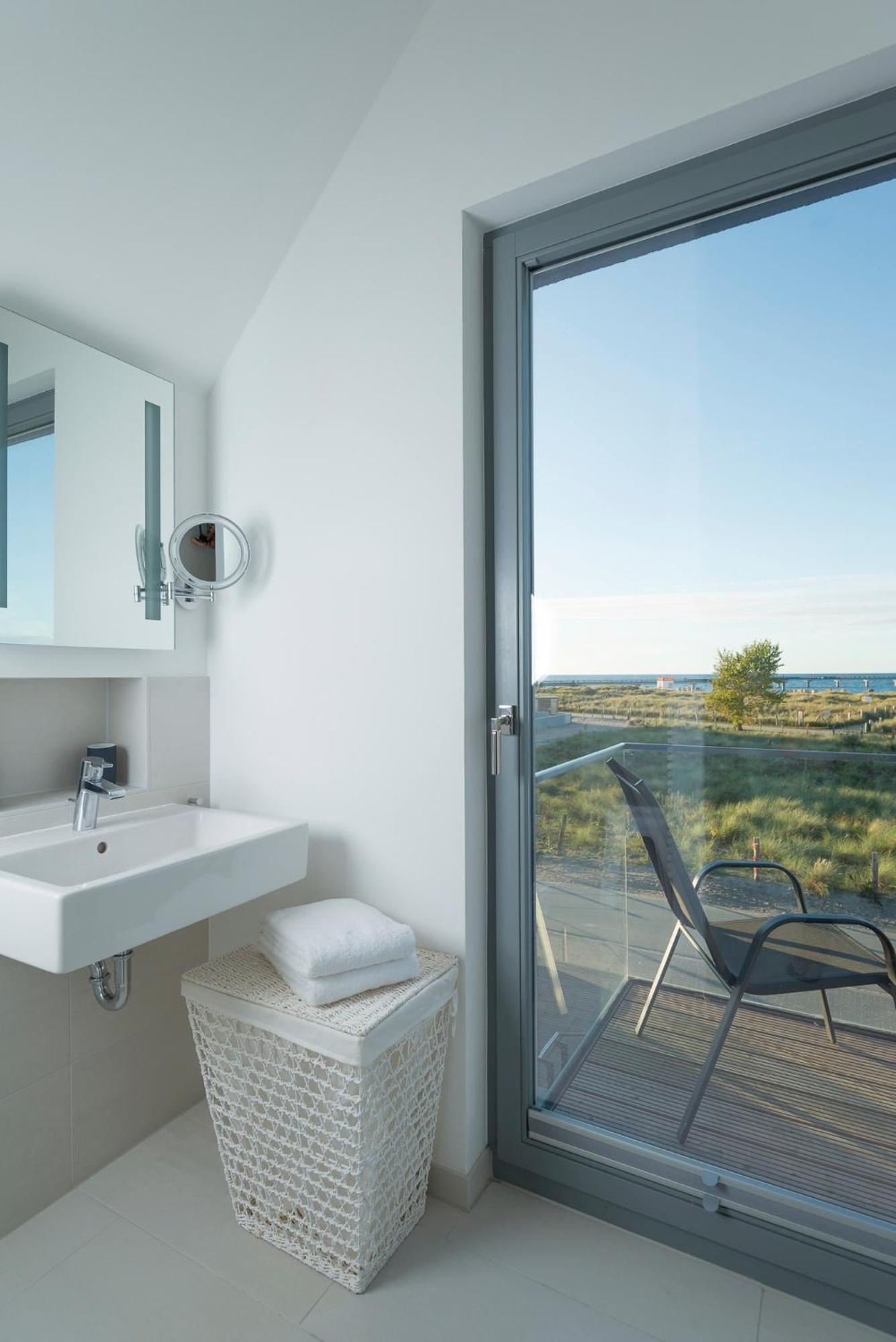 Ostsee - Reetdachhaus Nr 36 "Warder" Im Strand Resort Heiligenhafen Bagian luar foto