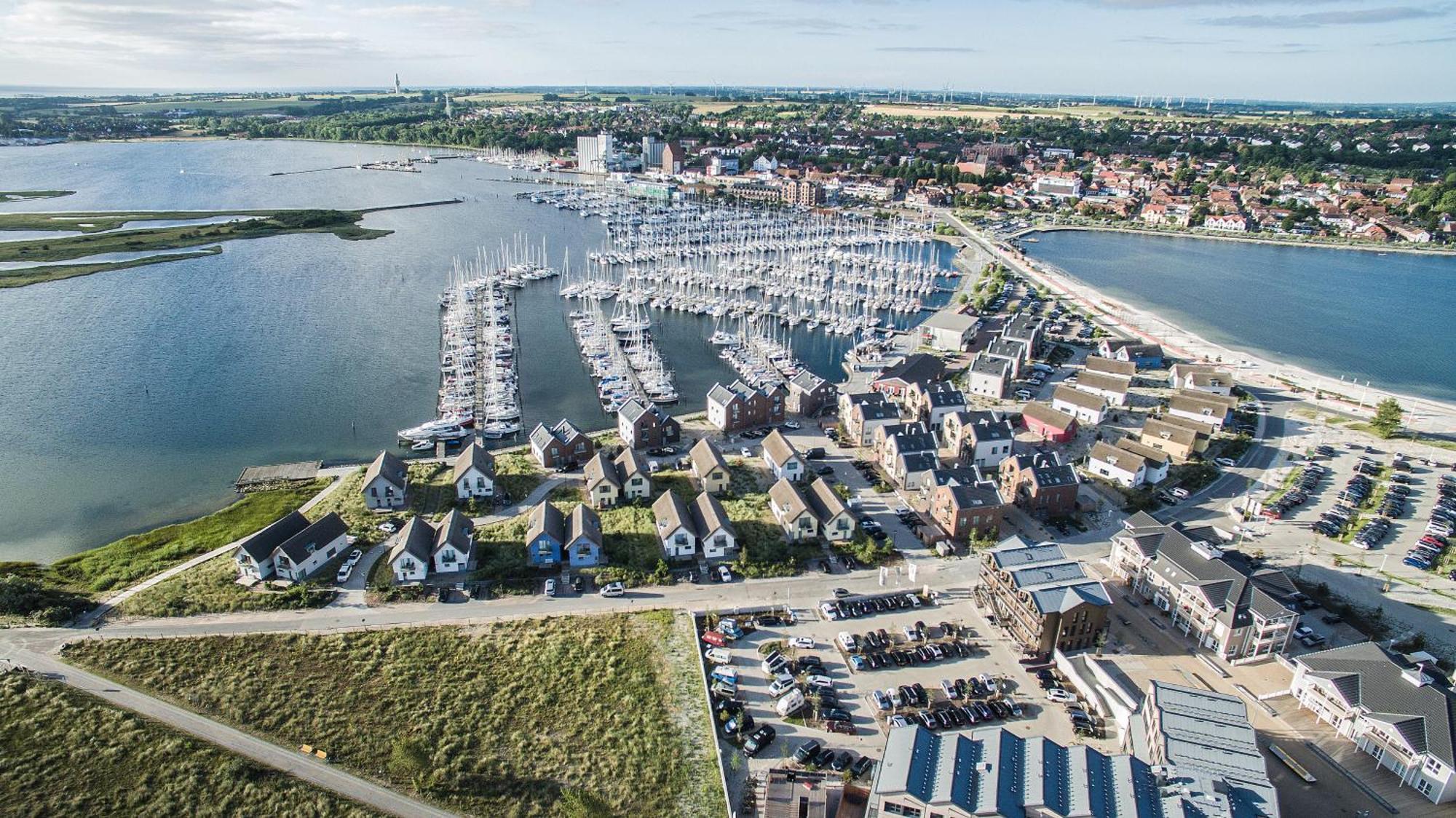 Ostsee - Reetdachhaus Nr 36 "Warder" Im Strand Resort Heiligenhafen Bagian luar foto