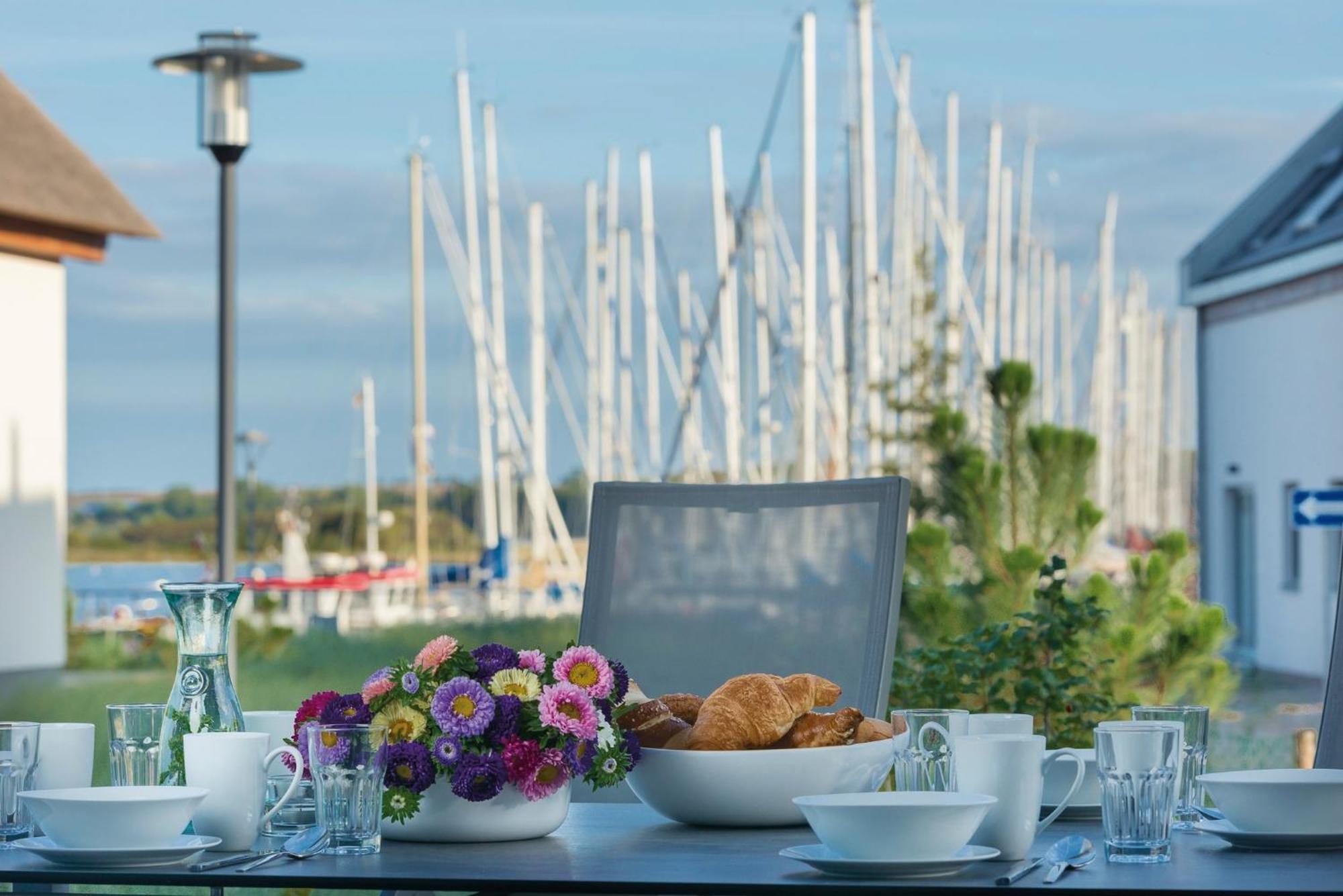 Ostsee - Reetdachhaus Nr 36 "Warder" Im Strand Resort Heiligenhafen Bagian luar foto